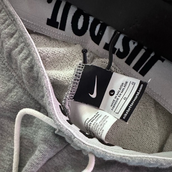 Nike gray sweatpants - Picture 2 of 3